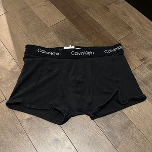 Black boxer briefs